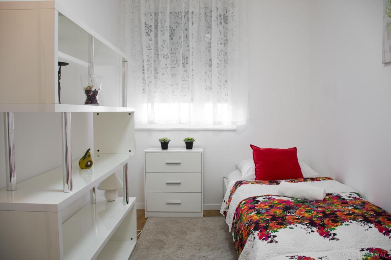 West Residence Luxury Apartment- Parking In Garage Zagreb Buitenkant foto